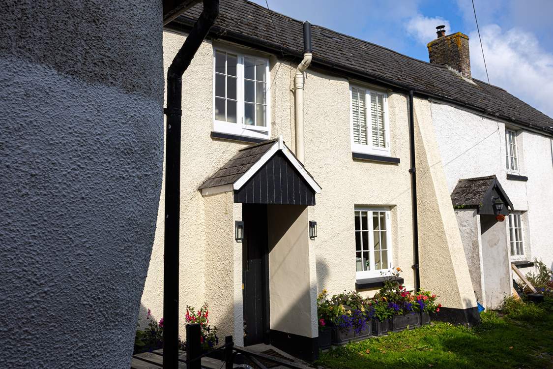 Cobble Cottage enjoys a lovely hidden setting.