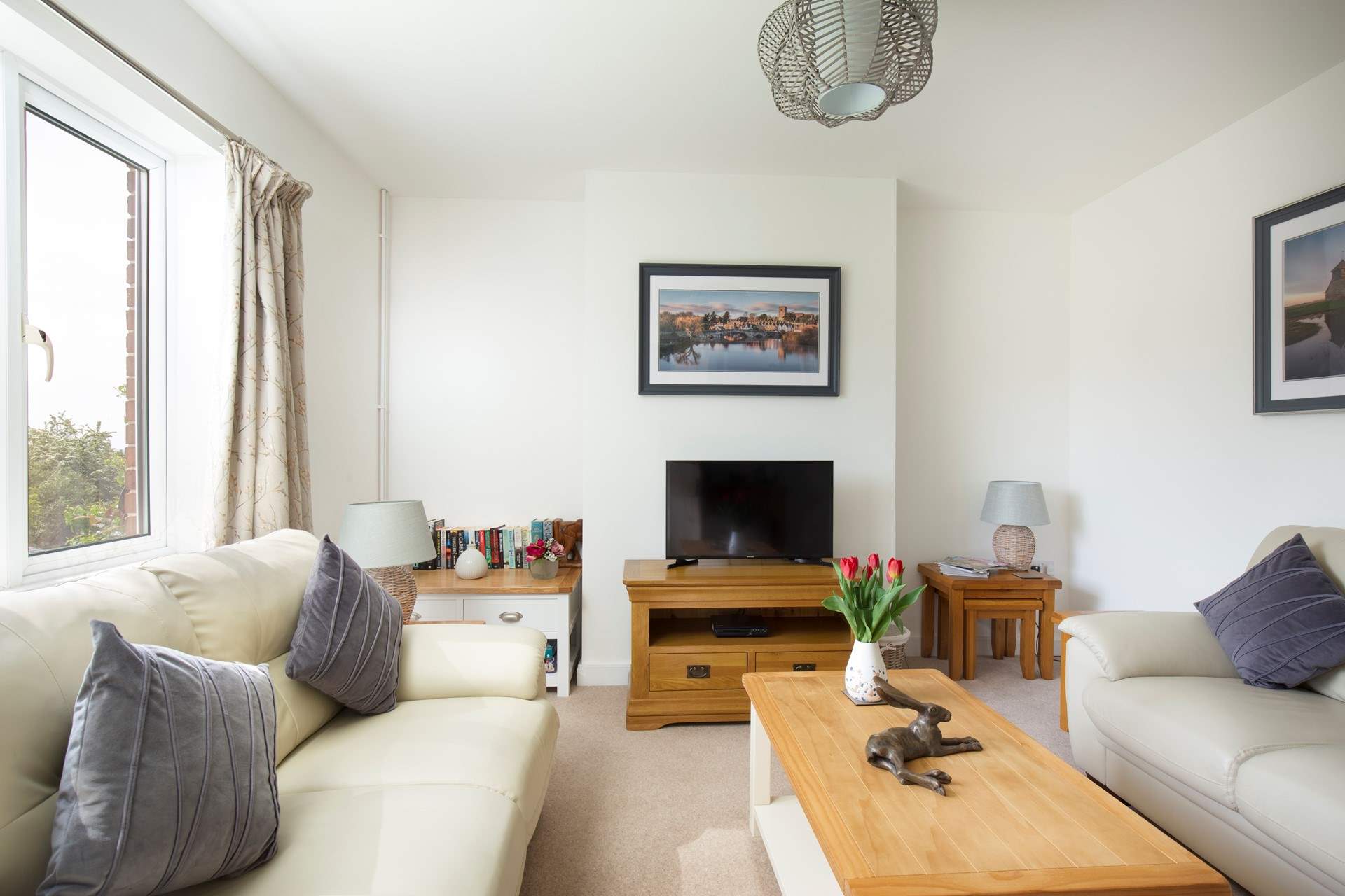 After a busy day in Kent come back to this lovely cottage and relax.