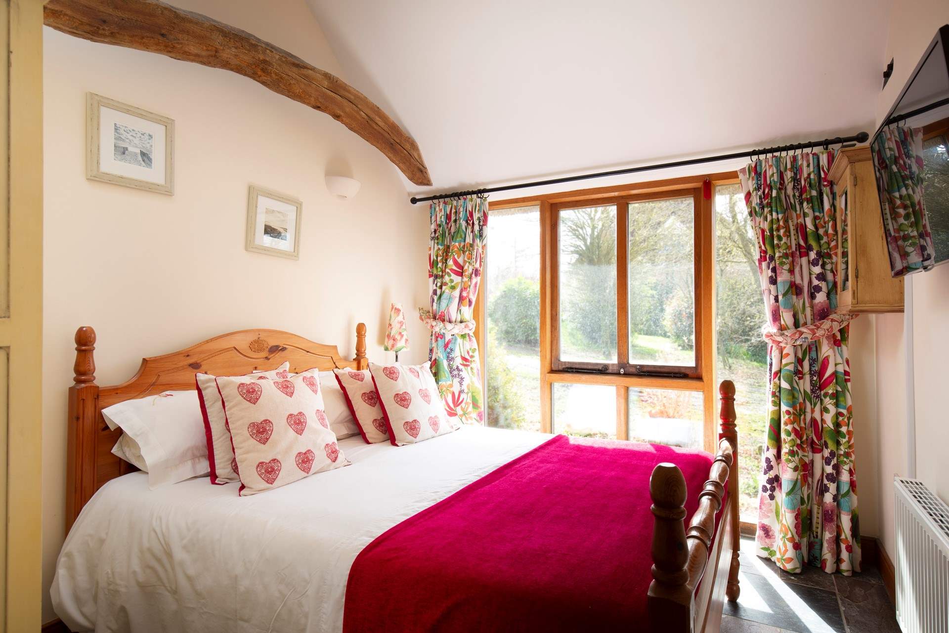 Enjoy peaceful lie-ins in this cosy double bedroom.