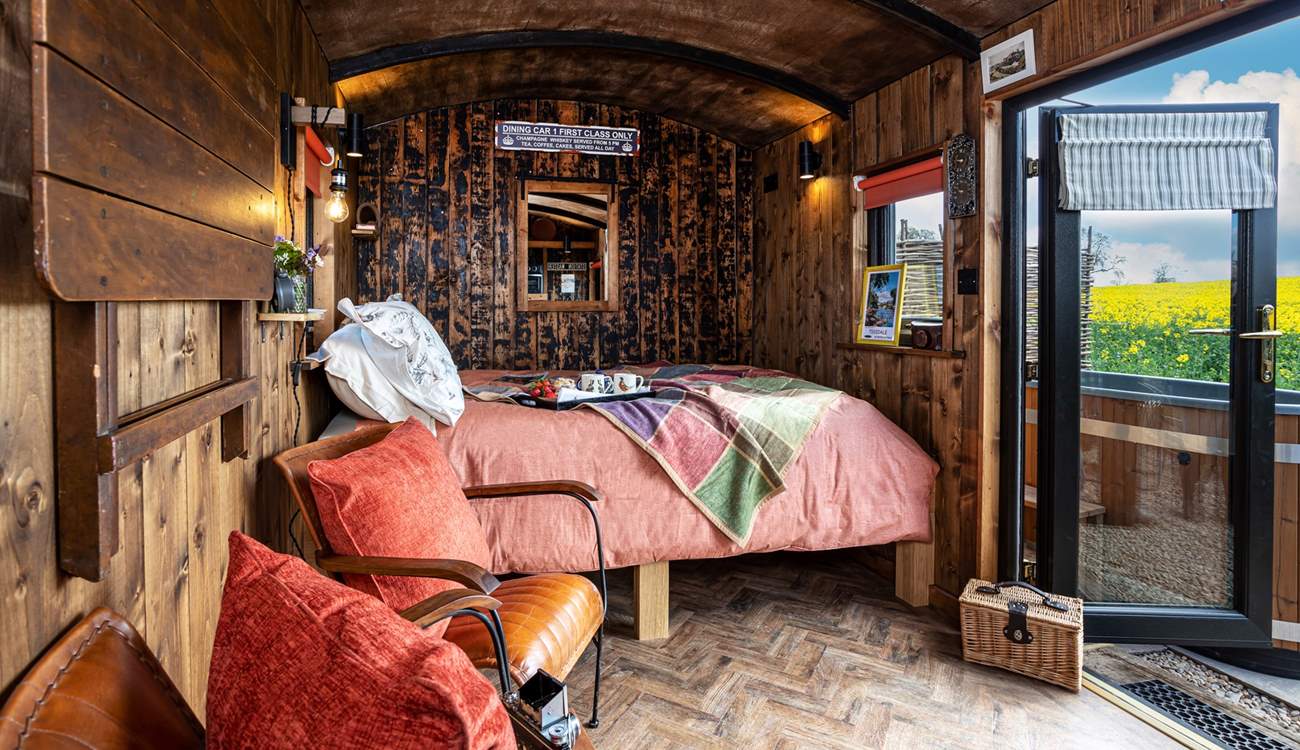 Enjoy slow morning moments from the comfort of the sumptuous double bed. 