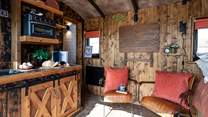 We love the rustic upcycled interior. It oozes romantic charm! 