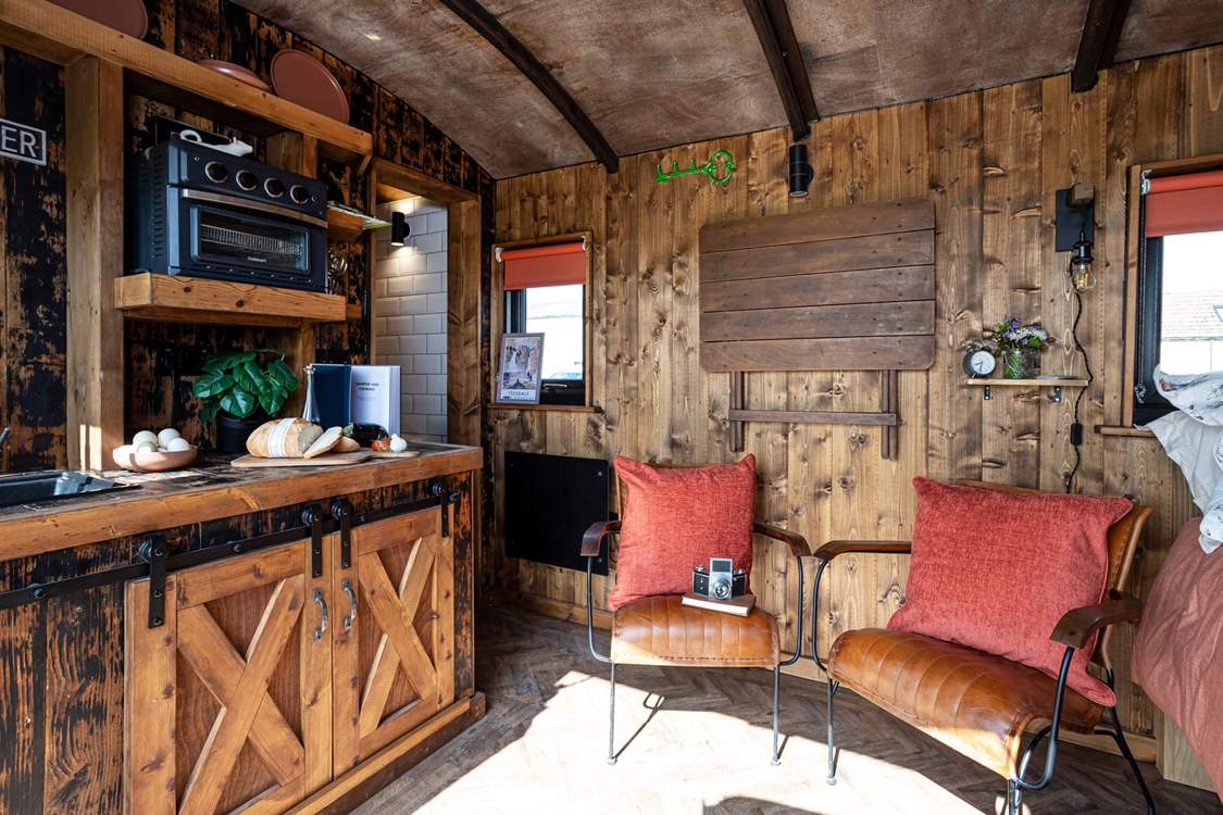 We love the rustic upcycled interior. It oozes romantic charm!