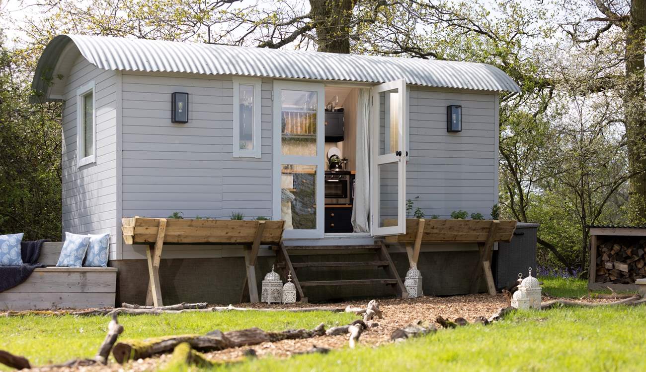 A pocket-sized paradise in the perfect location!