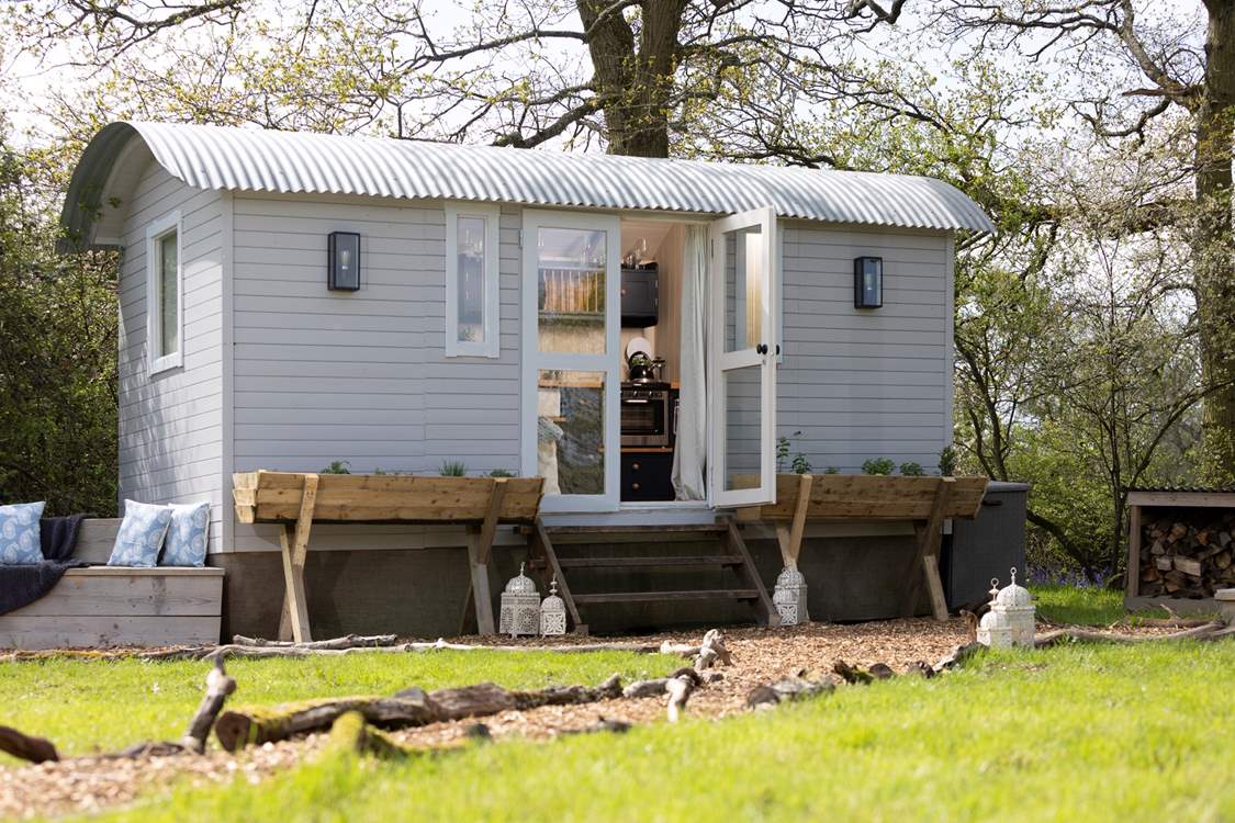 A pocket-sized paradise in the perfect location!