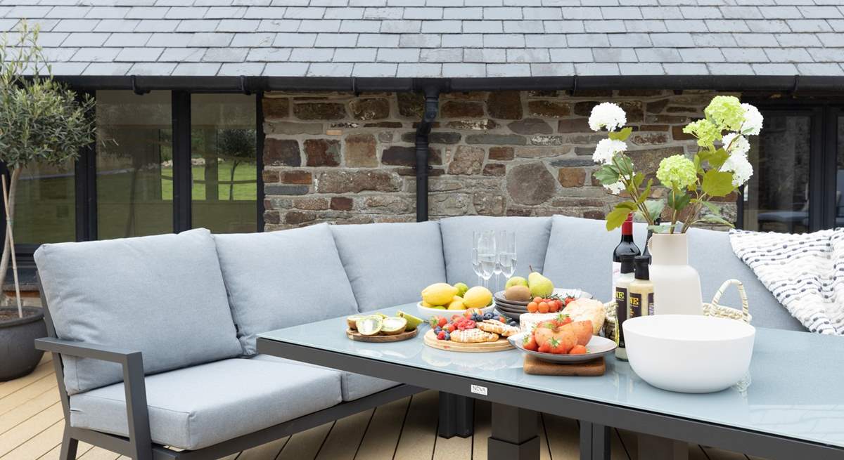 Enjoy an al fresco feast whether it's a fruity breakfast or barbecue dinner.