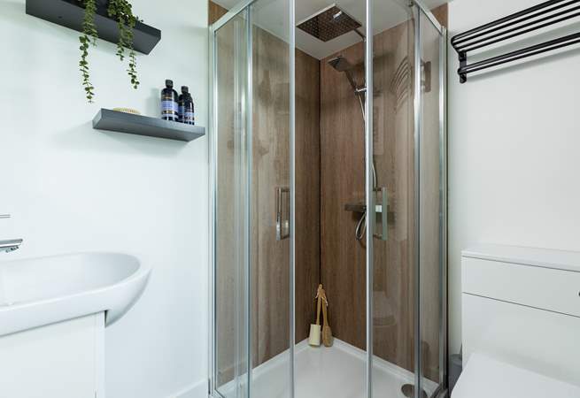 Each bedroom has its own en suite shower -room.