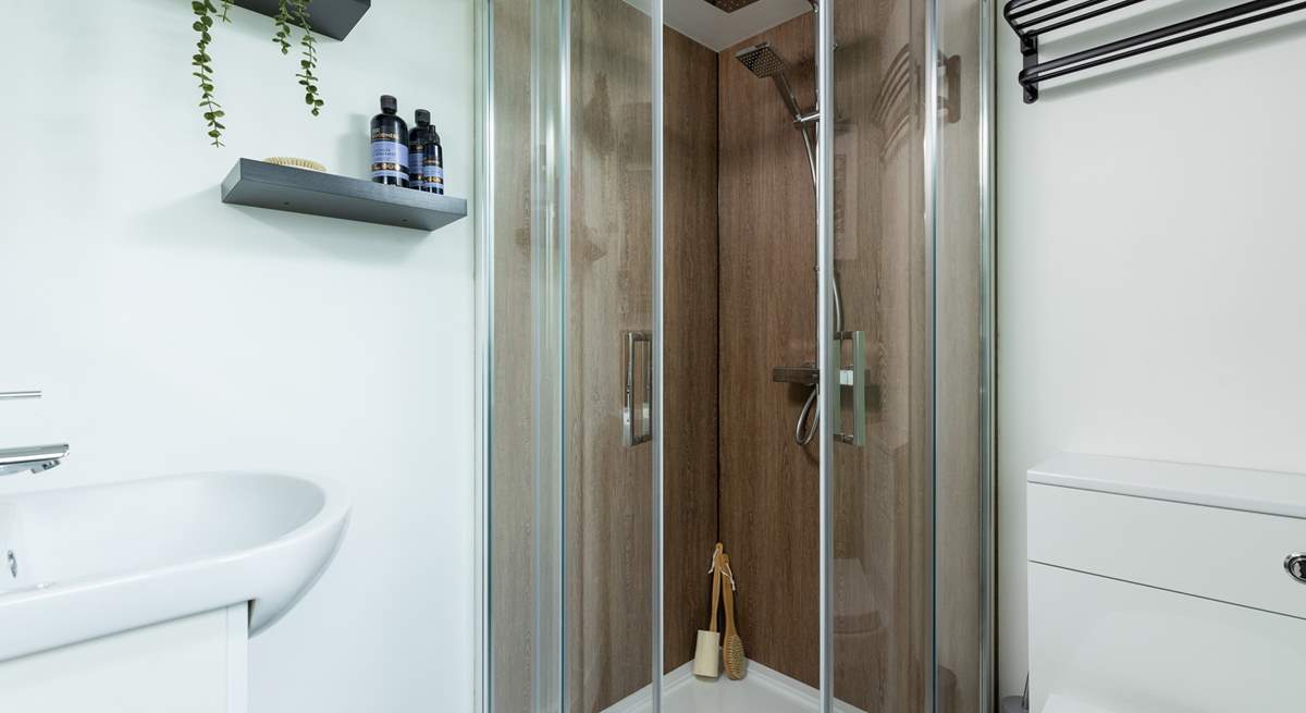 Each bedroom has its own en suite shower -room.