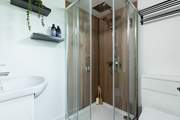 Each bedroom has its own en suite shower -room.
