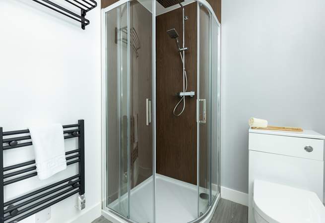 Each bedroom enjoys a modern en suite with a shower and heated towel rail.