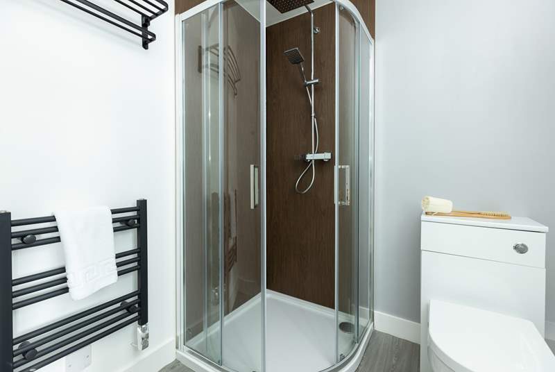 Each bedroom enjoys a modern en suite with a shower and heated towel rail.