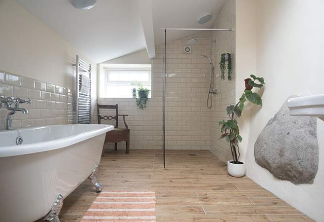 Take your pick, bath or shower in this dream bathroom.