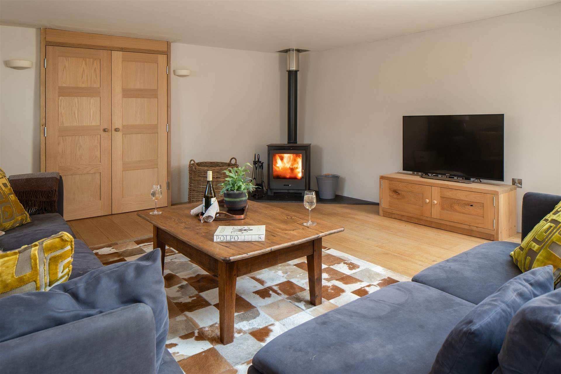 The cosy living area is fully equipped with wood-burner.
