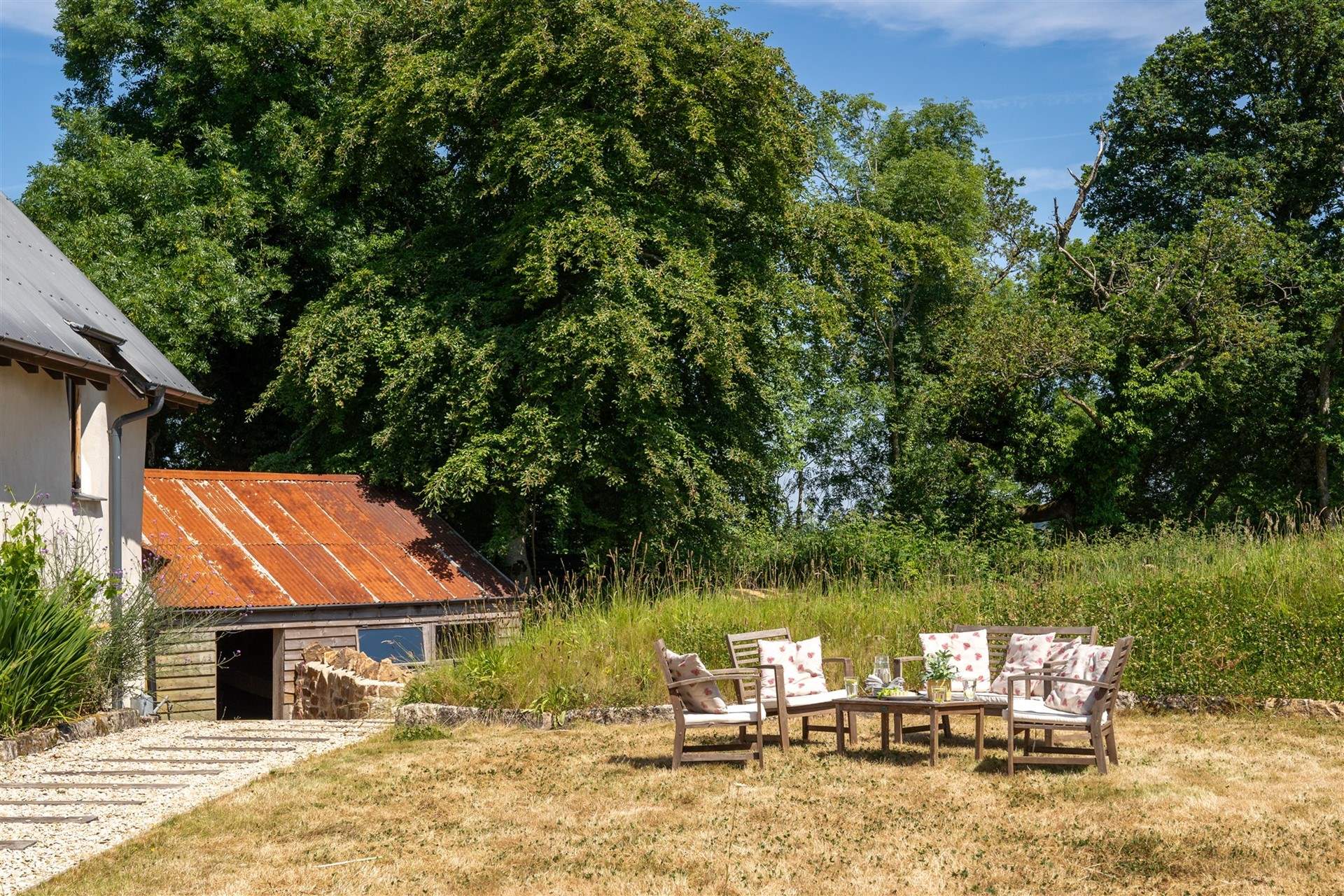 Looking back towards the games-room neatly tucked away.