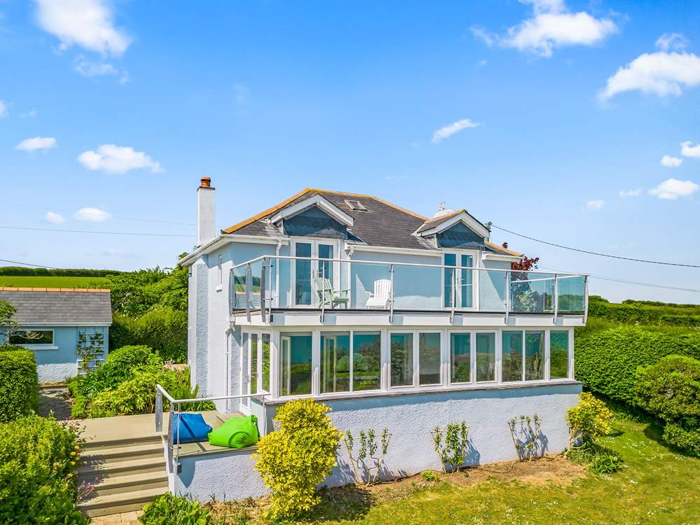 Park up and prepare to be wowed by this fabulous house and grounds.