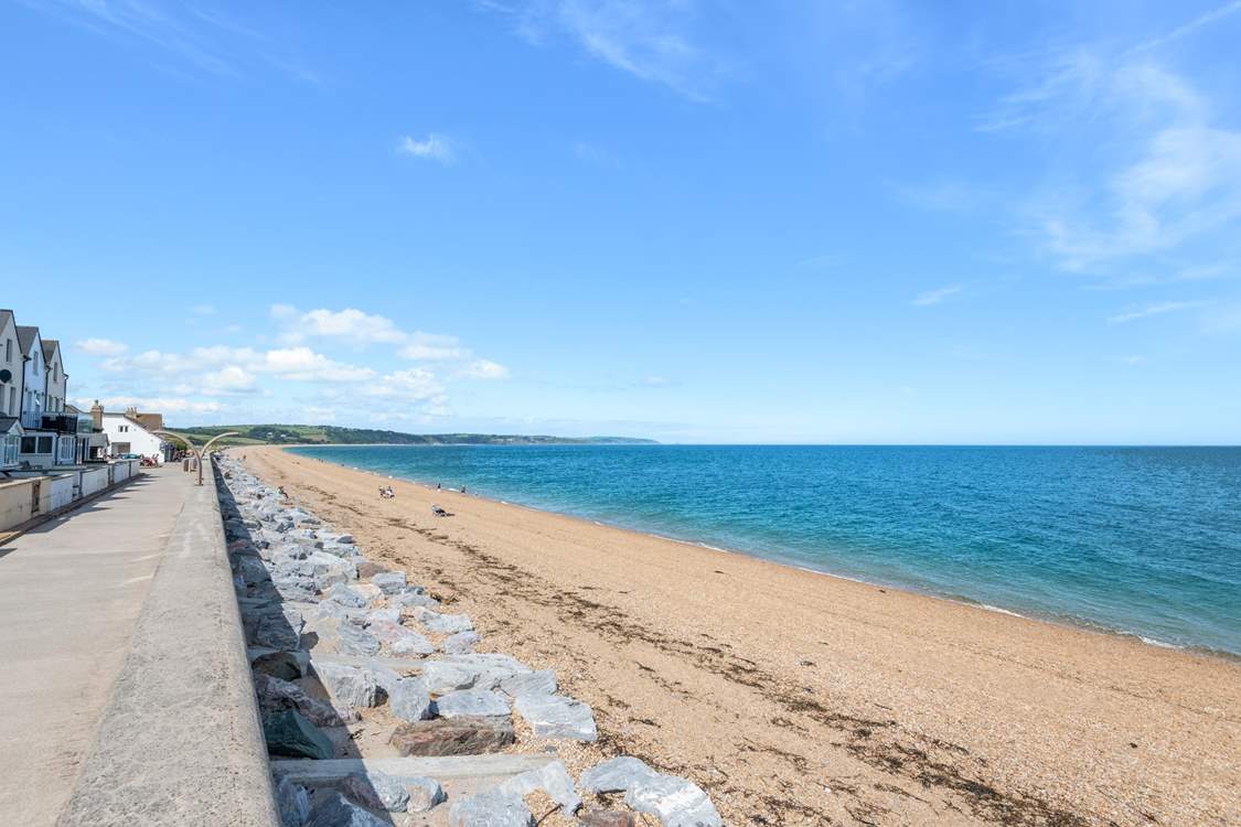Slapton Sands strip, with the fabulous Start Bay Inn nestled right on the water's edge (in white).