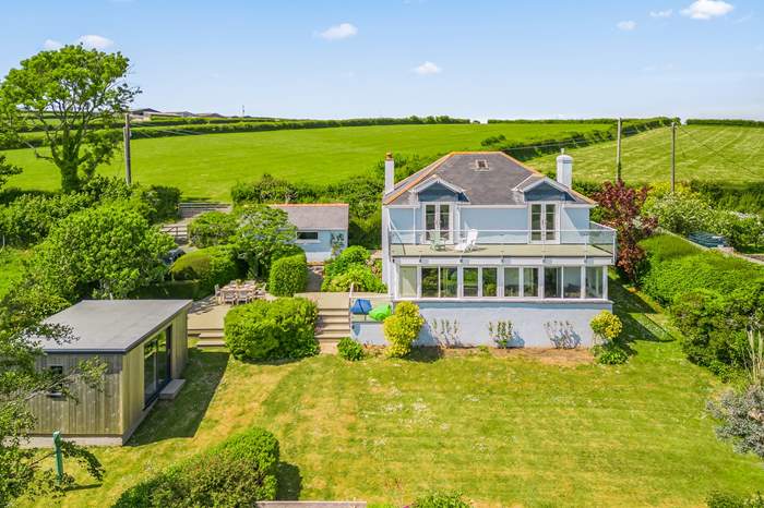 Seaway House is a 3 bedroom holiday cottage with sea views near Dartmouth, South Devon.