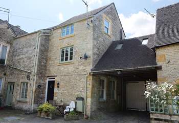 An idyllic Cotswold bolthole, Evenlode boasts a charming sunny courtyard.