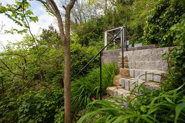 Please take care on the steep steps to 'The Lookout'.