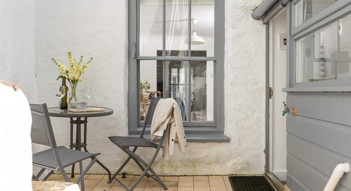 This secluded spot outside the back door is perfect for your morning coffee or evening aperitif. 