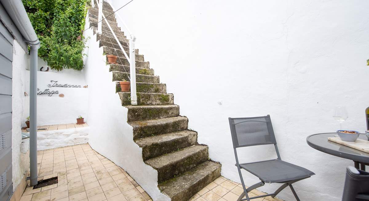 These steep steps lead to The Lookout (deck), please take care and supervise children at all times. 