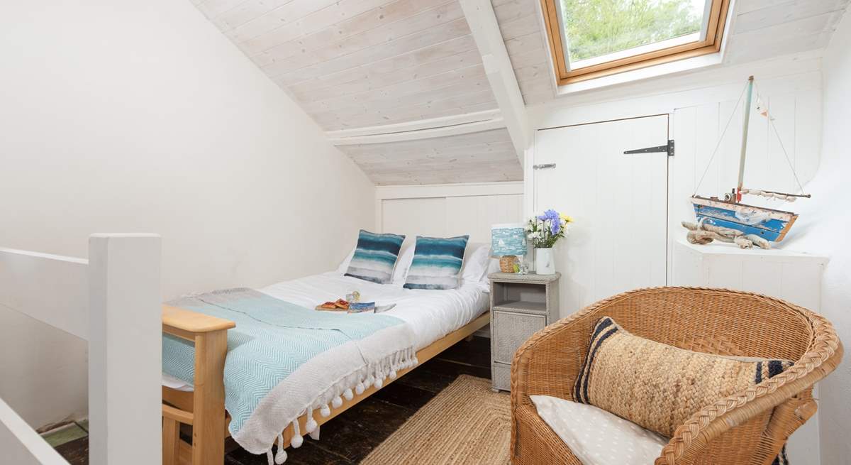 This delightful snug room has a single bed (4') perfect for a child over 12 years or an adult. 