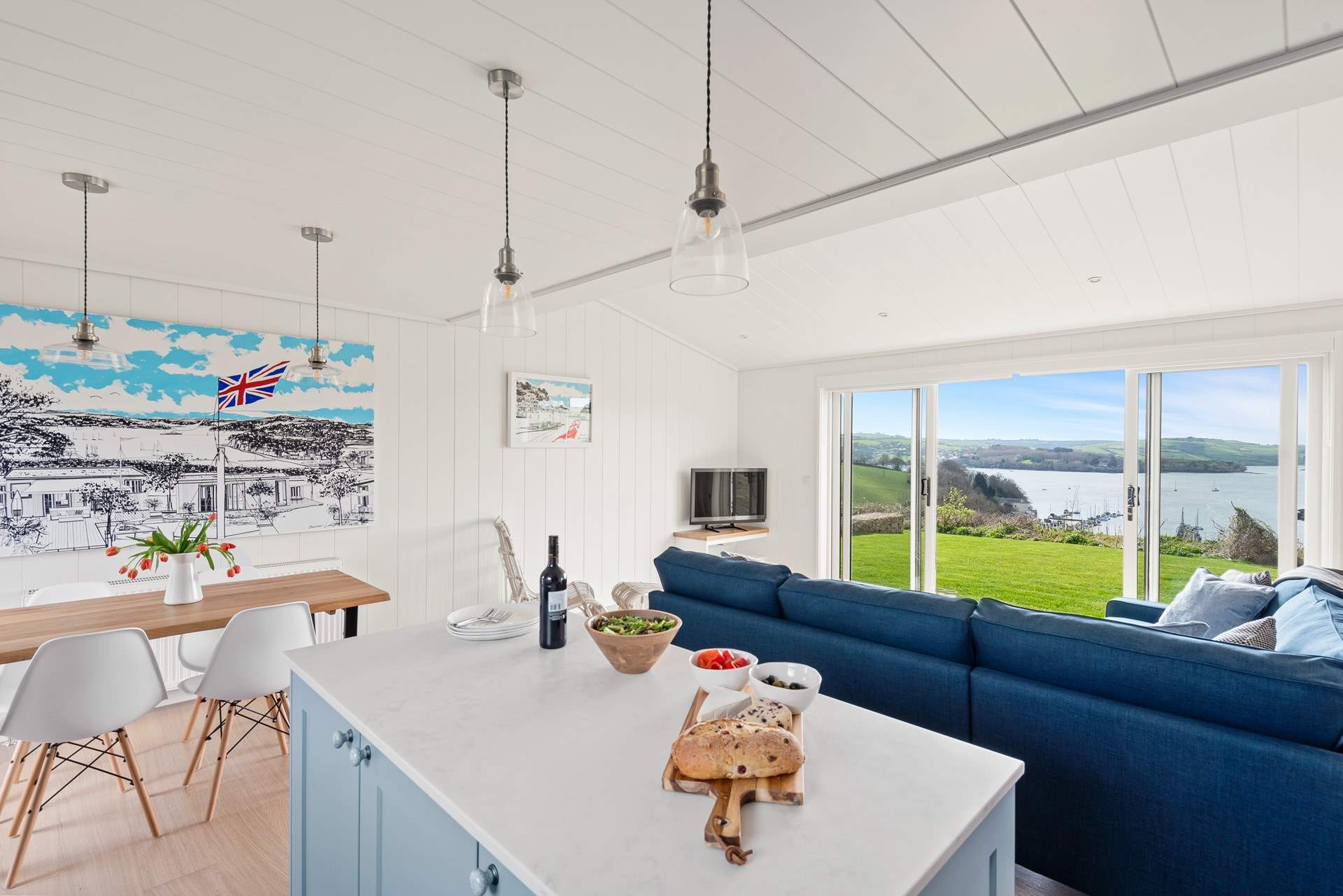 The open plan living space is perfect for either a romantic getaway or a solo adventure. There is now the addition of a wood-burner - perfect for cosy evenings!