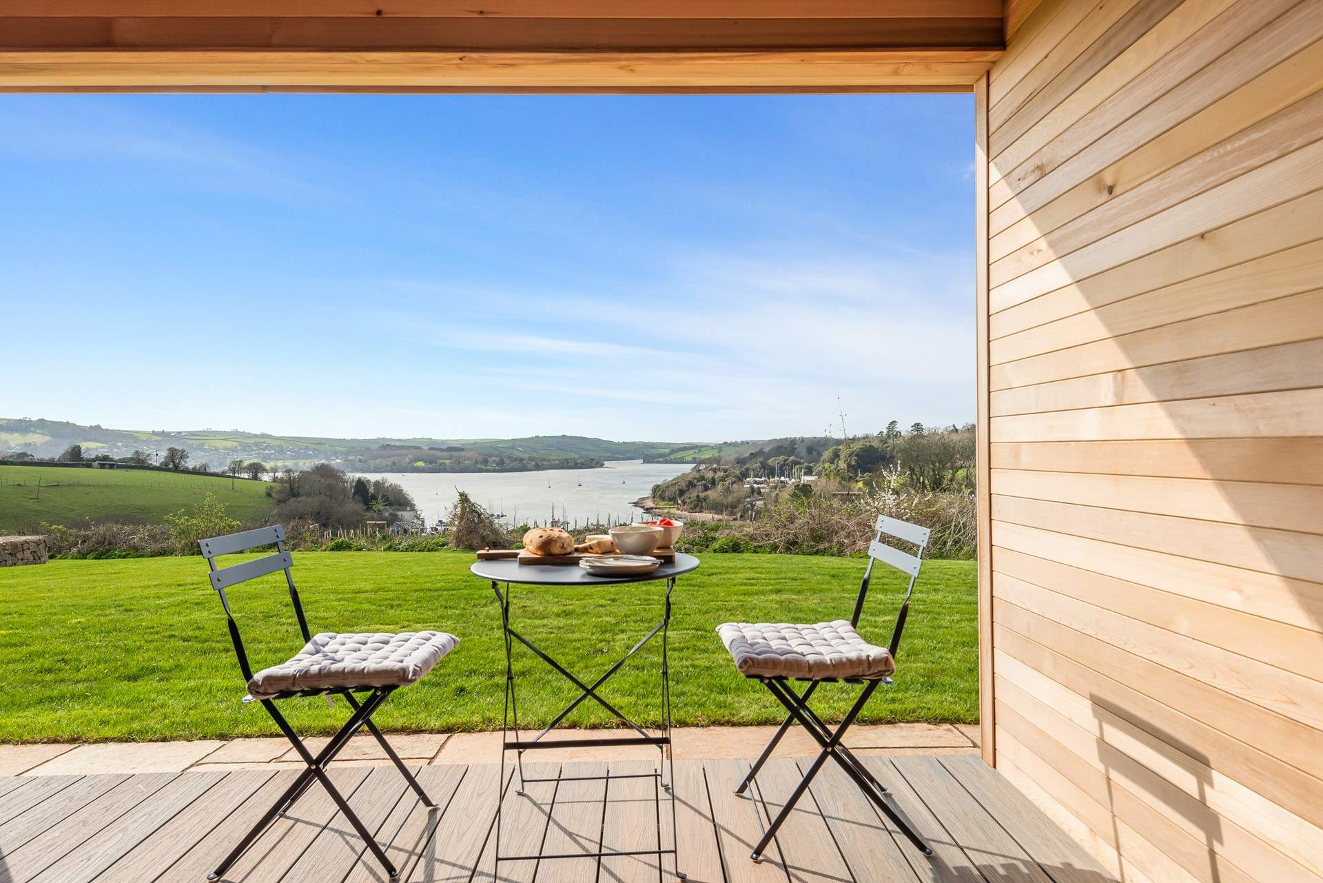 Al fresco dining with the most perfect view.