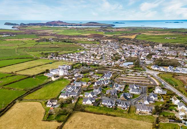 The spectacular Pembrokeshire coast and coast path are a stone's throw away. Spot the magnificent St Davids Cathedral standing majestically in the background. 