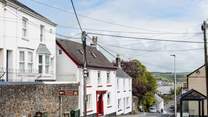 Delightful Seagull House is on the left of the picture and the end terraced house, in an elevated position in the centre of Appledore with the harbourside just a stroll away.