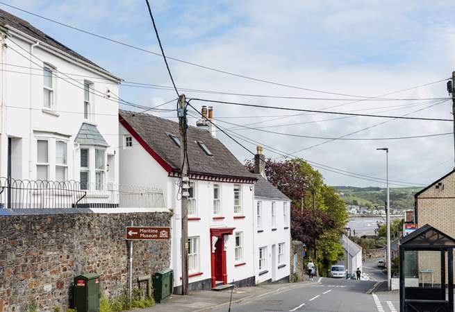 Delightful Seagull House is on the left of the picture and the end terraced house, in an elevated position in the centre of Appledore with the harbourside just a stroll away.