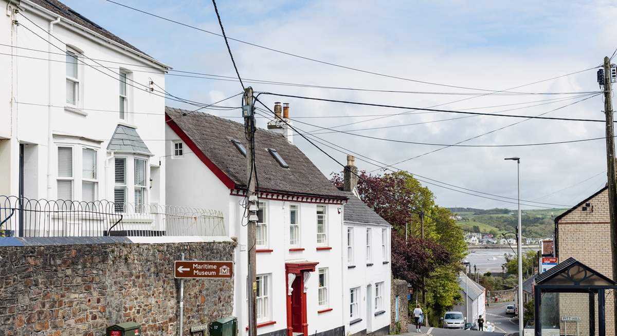 Delightful Seagull House is on the left of the picture and the end terraced house, in an elevated position in the centre of Appledore with the harbourside just a stroll away.