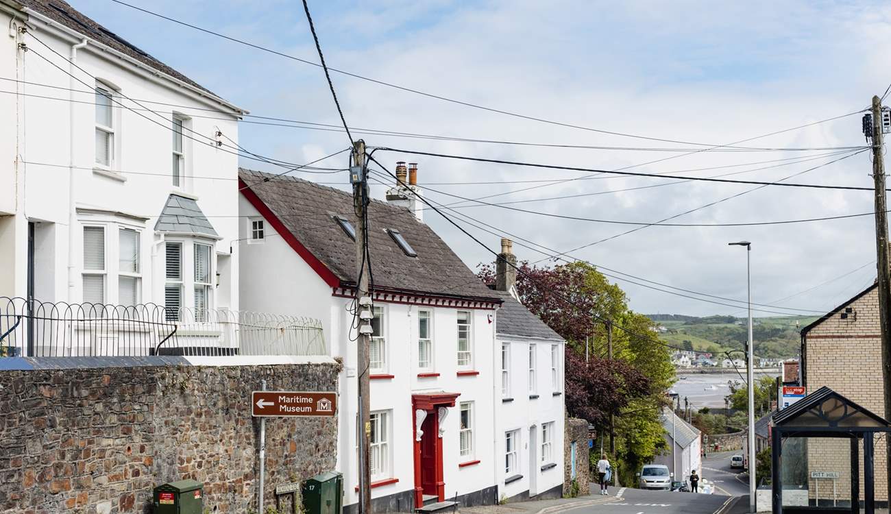 Delightful Seagull House is on the left of the picture and the end terraced house, in an elevated position in the centre of Appledore with the harbourside just a stroll away.