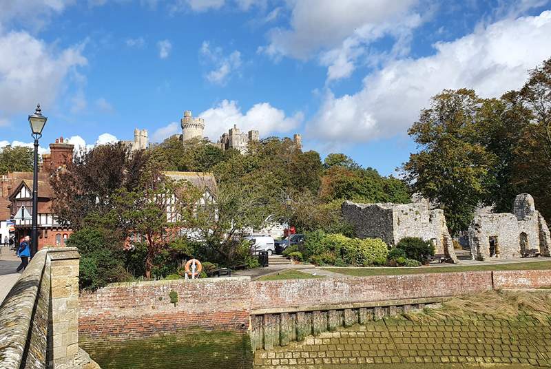 The pretty town of Arundel has lots to discover and is close by. 