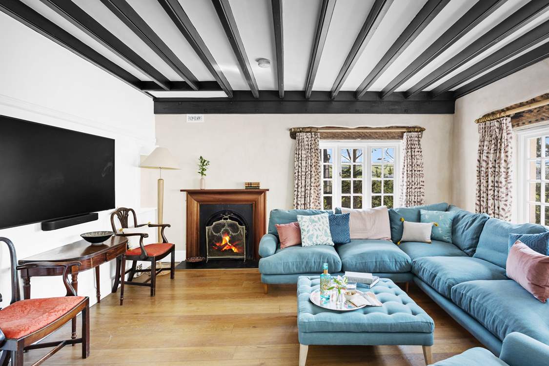 The living-room boasts a Smart TV with surround sound and for those music lovers there is a Sonos speaker.