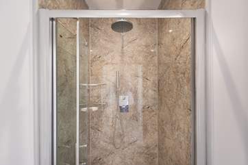 The en suite shower.
