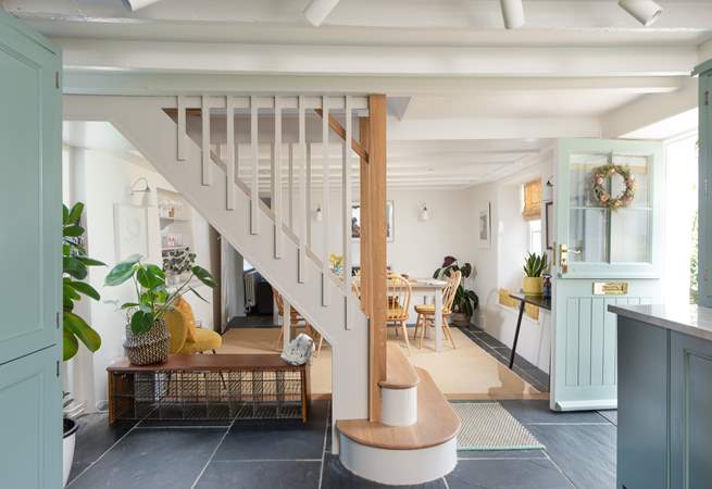 The staircase divides the dining area and the kitchen. As is typical in traditional cottages, the stairs are quite steep.