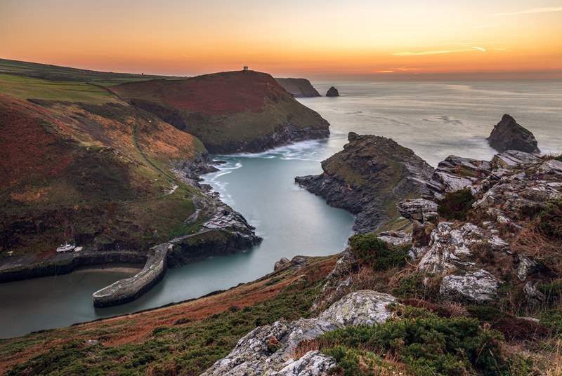 Boscastle is a village and fishing port on the north coast of Cornwall, lovely for a meander and exploring the village shops. 