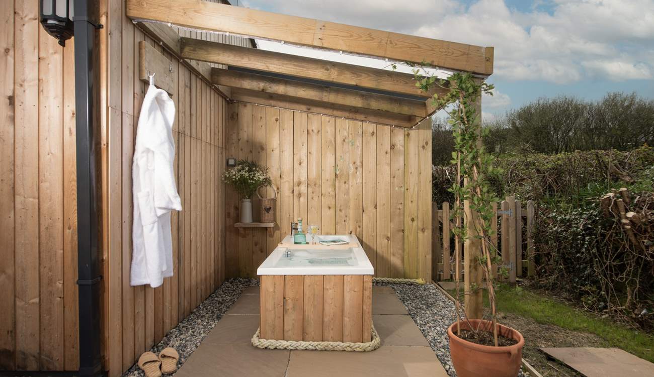 This very special place has a gorgeous outside bathtub... magical moments await. 