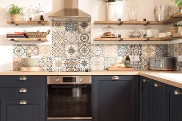 The kitchen area is oh so cute.