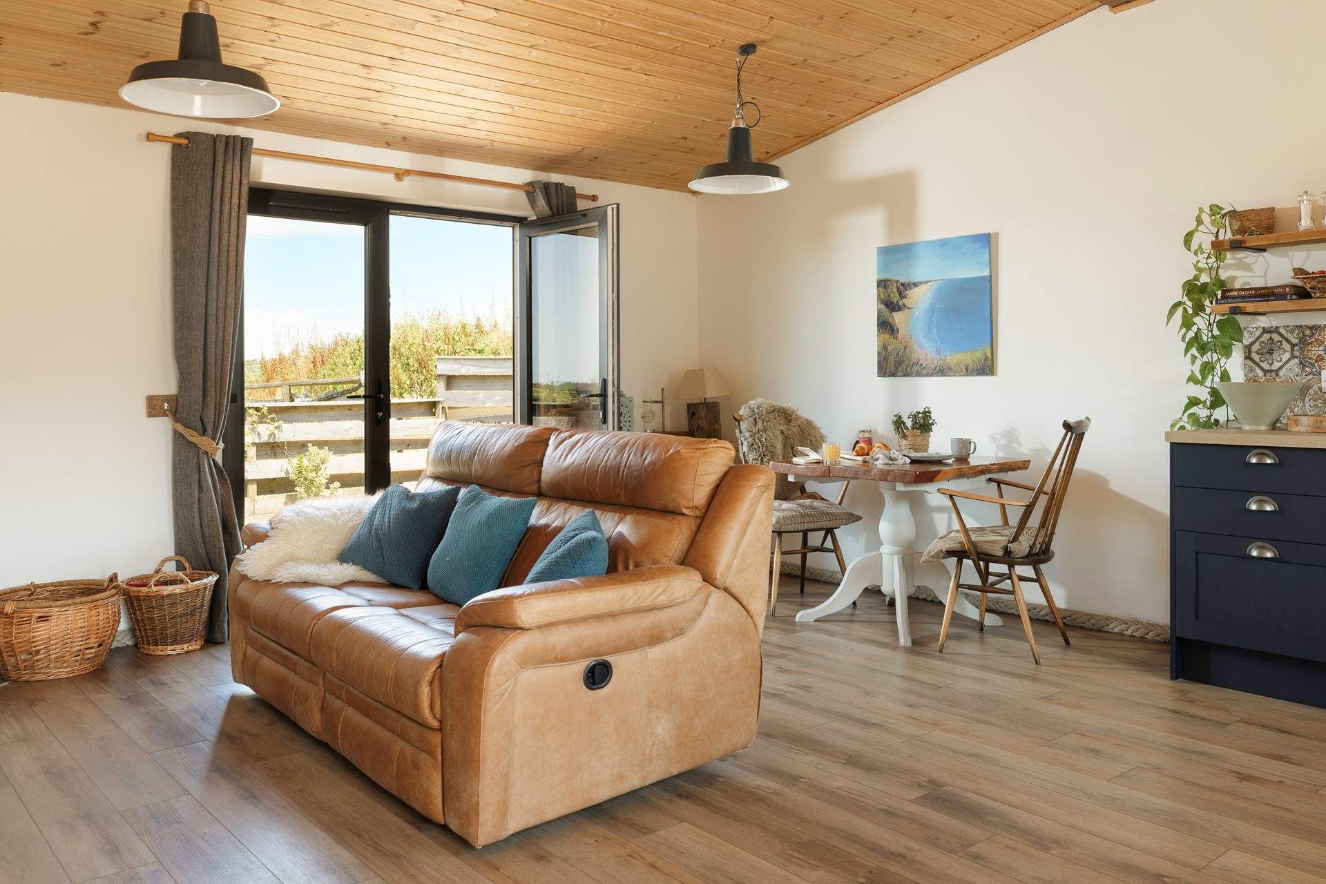 The open-plan space allows your day to flow with ease. 