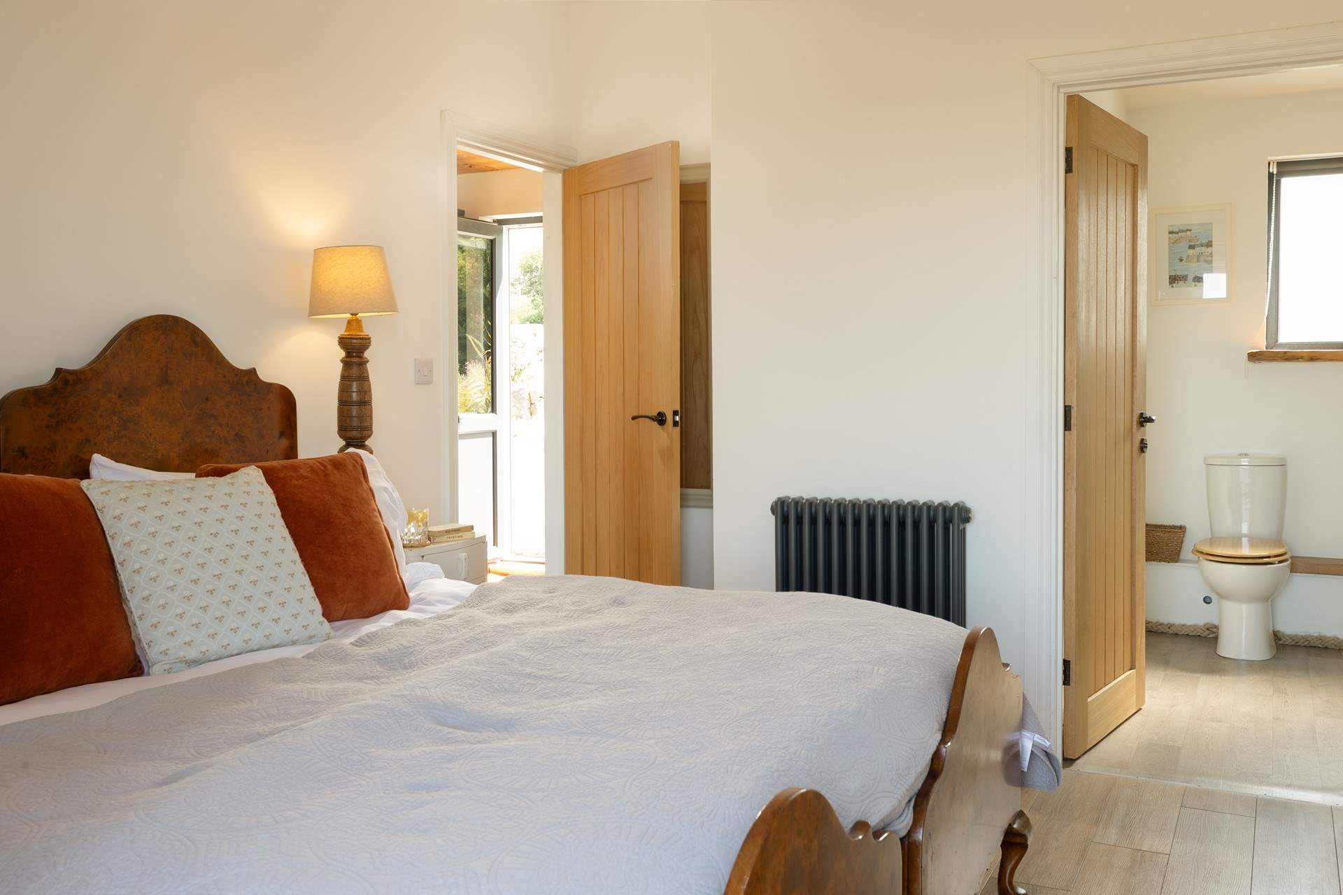The bedroom oozes peace and tranquillity. 