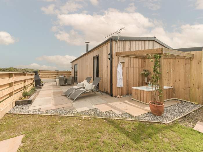 Ginger Hideaway, Sleeps 2 in Mawgan Porth