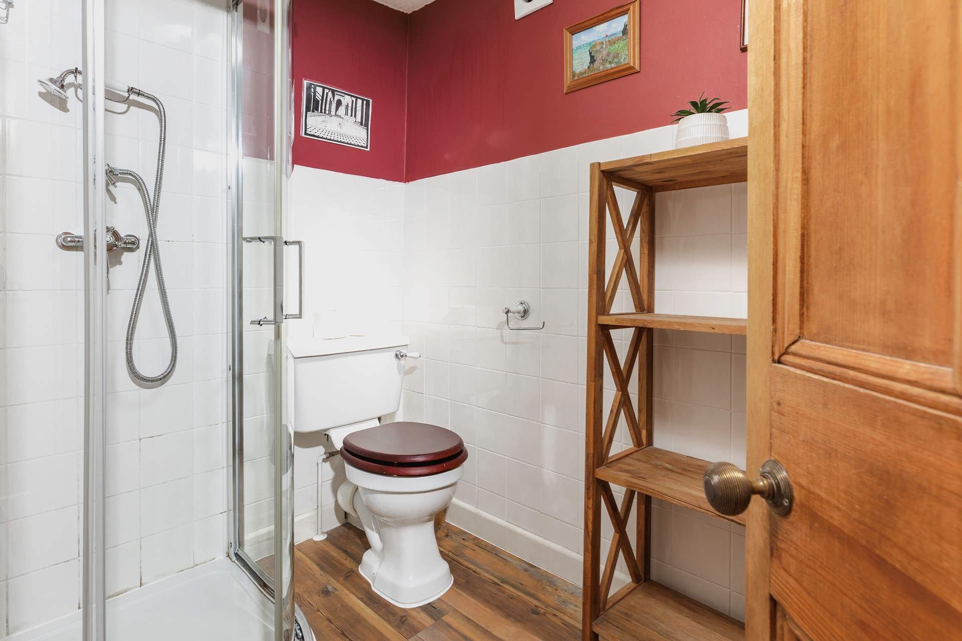 The shower-room is on the top floor.