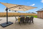 The fabulous cantilever parasol will shade you from the sun.