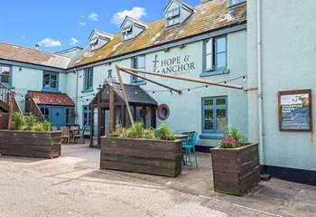 How about a spot of lunch in the Hope & Anchor in Hope Cove.
