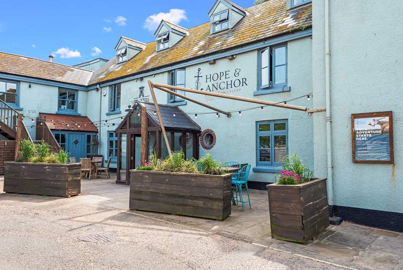 How about a spot of lunch in the Hope & Anchor in Hope Cove.