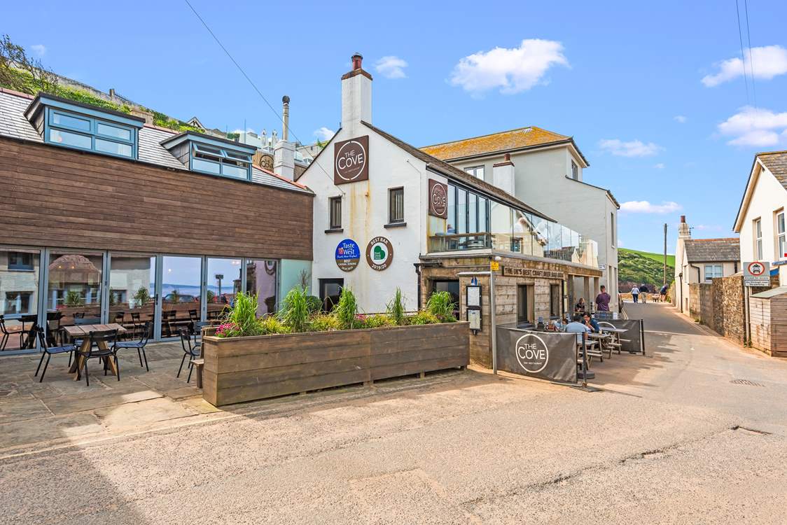 Then back to one of the delightful watering holes for some light refreshment at The Cove in Hope Cove.