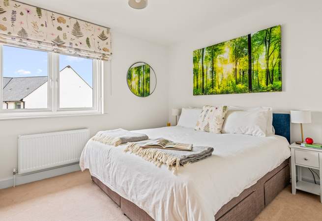 Bedroom 3 has 'zip and link' beds, giving you the choice of twin beds or a super-king double.