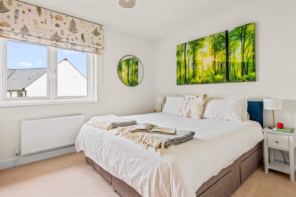 Bedroom 3 has 'zip and link' beds, giving you the choice of twin beds or a super-king double.
