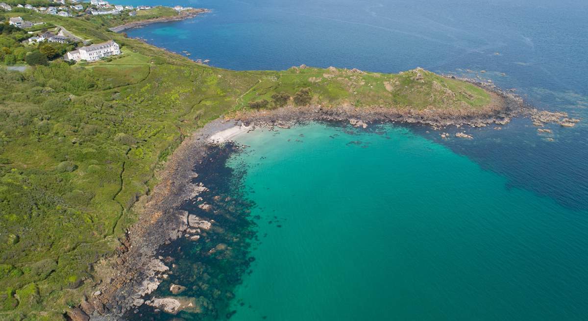 What a stunning location! The Nest is a delightful apartment in The Headland, Coverack.